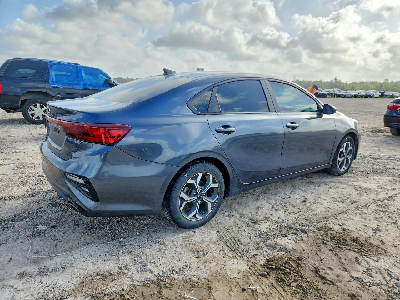 2021 Kia Forte Lxs - Фото 3