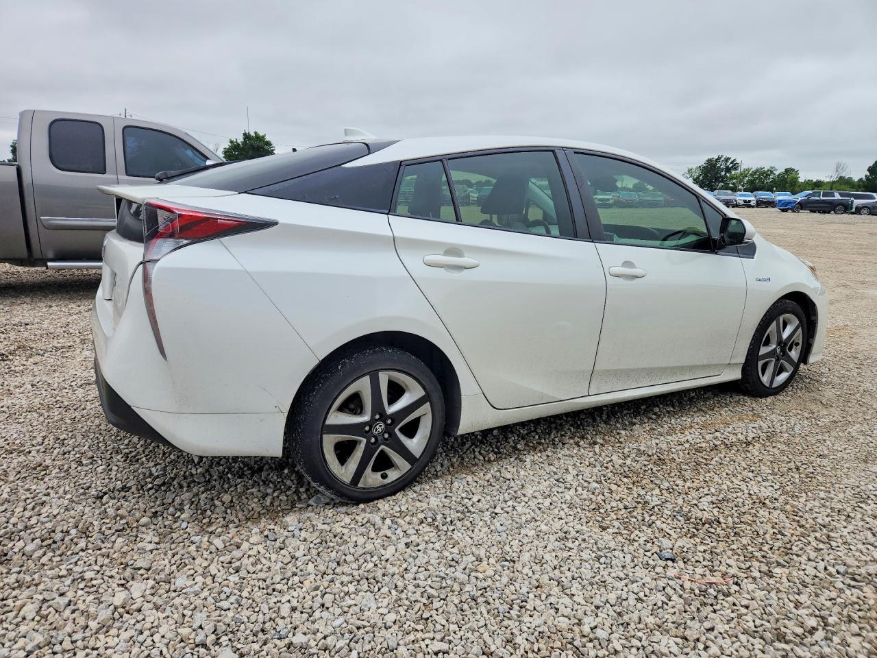 2017 Toyota Prius Three Touring - Image 3