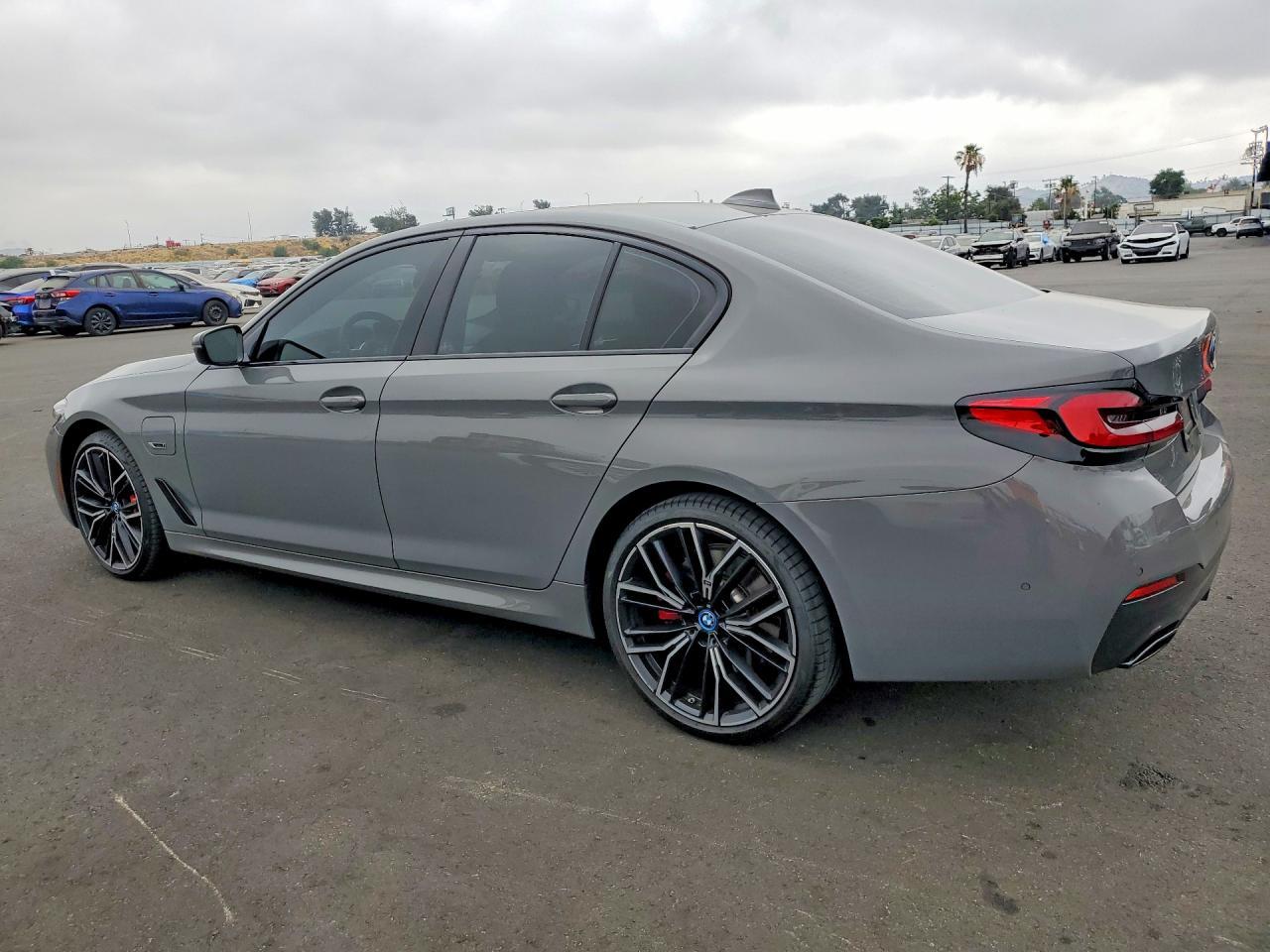 2022 BMW 530E - Image 2
