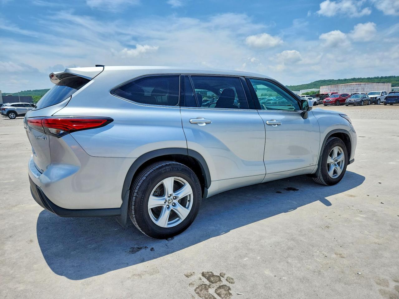 2022 Toyota Highlander Hybrid Le - Фото 3