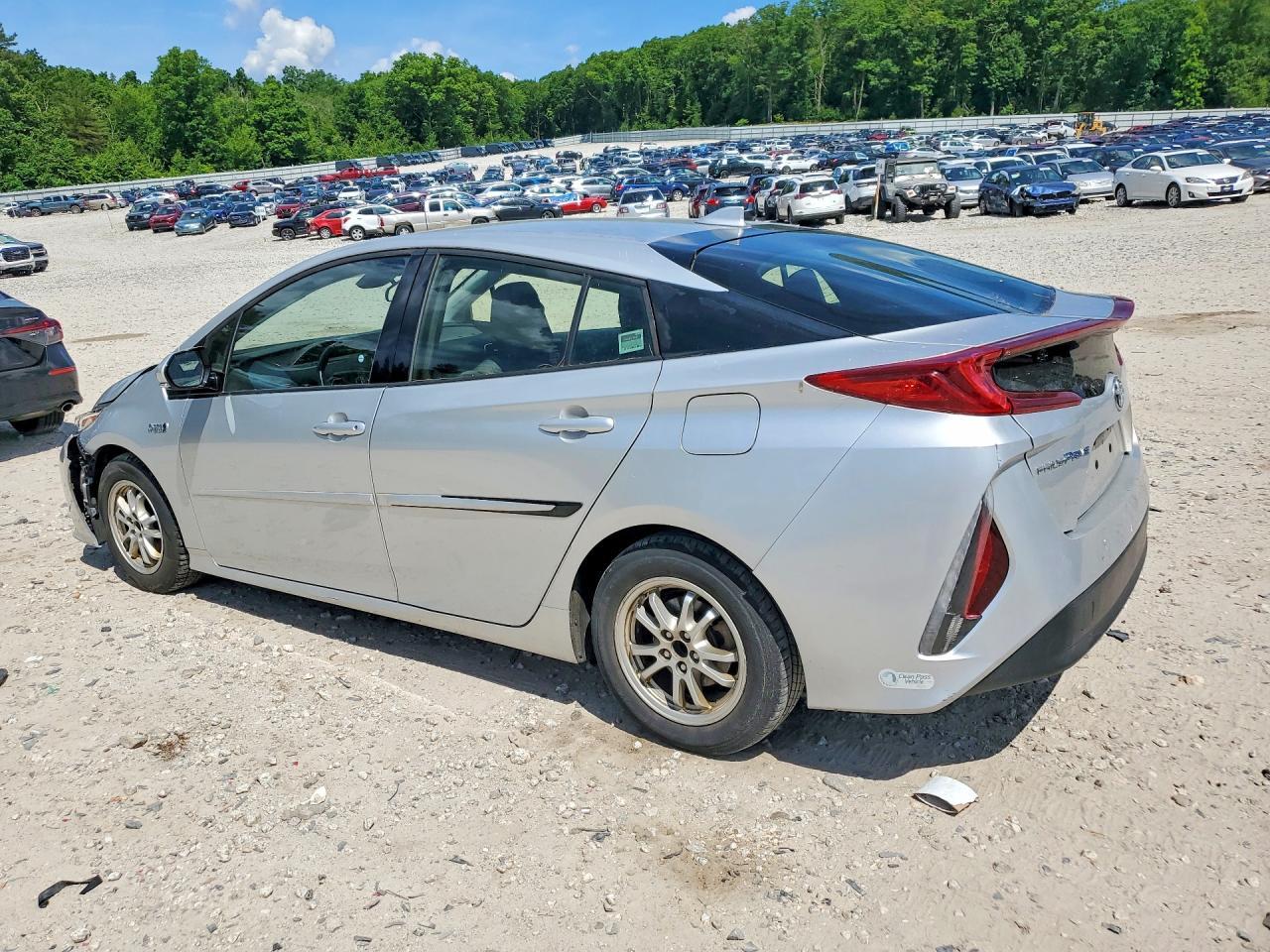 2017 Toyota Prius Prime Plus - Фото 2