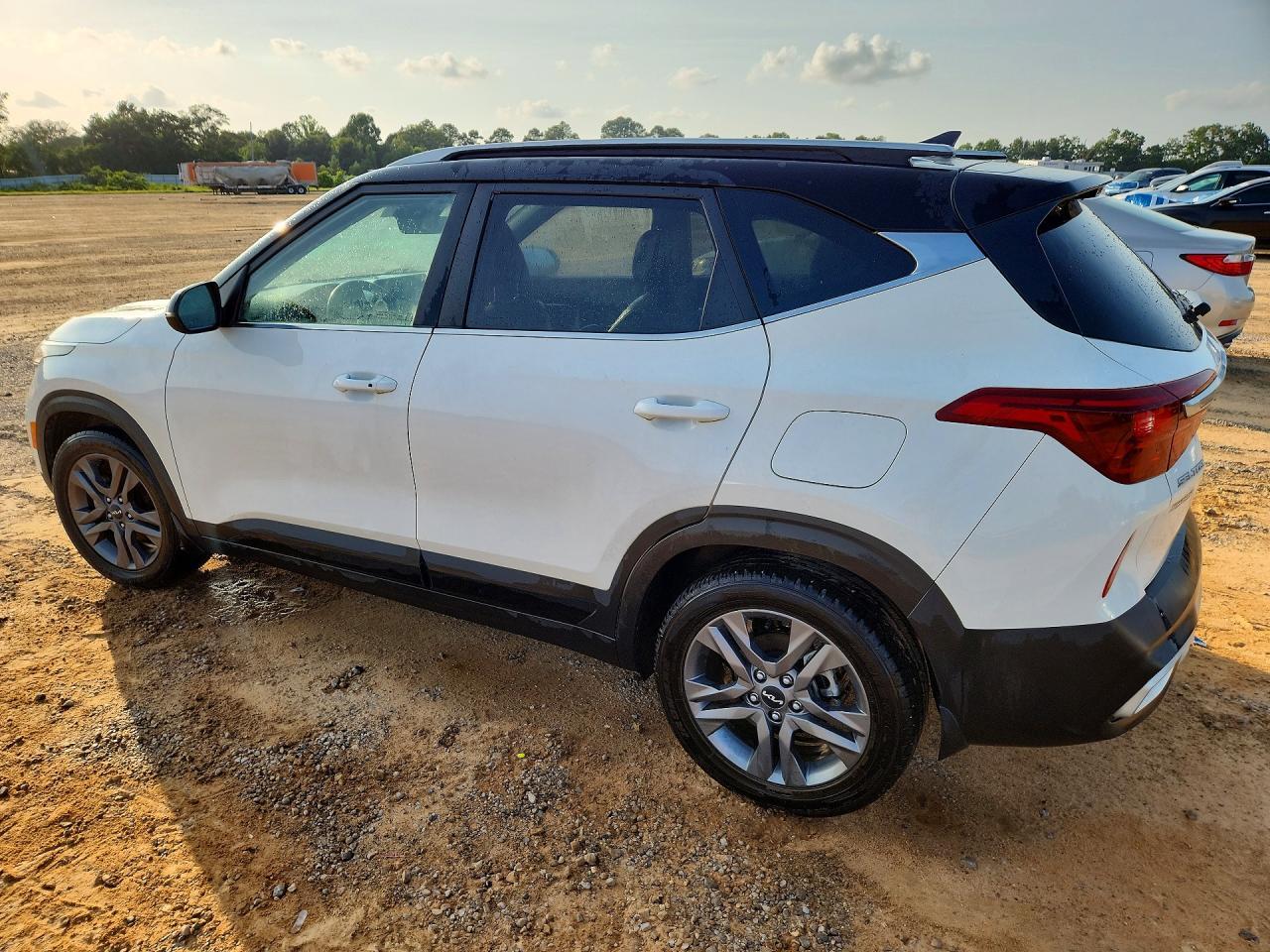 2023 Kia Seltos S - Image 2