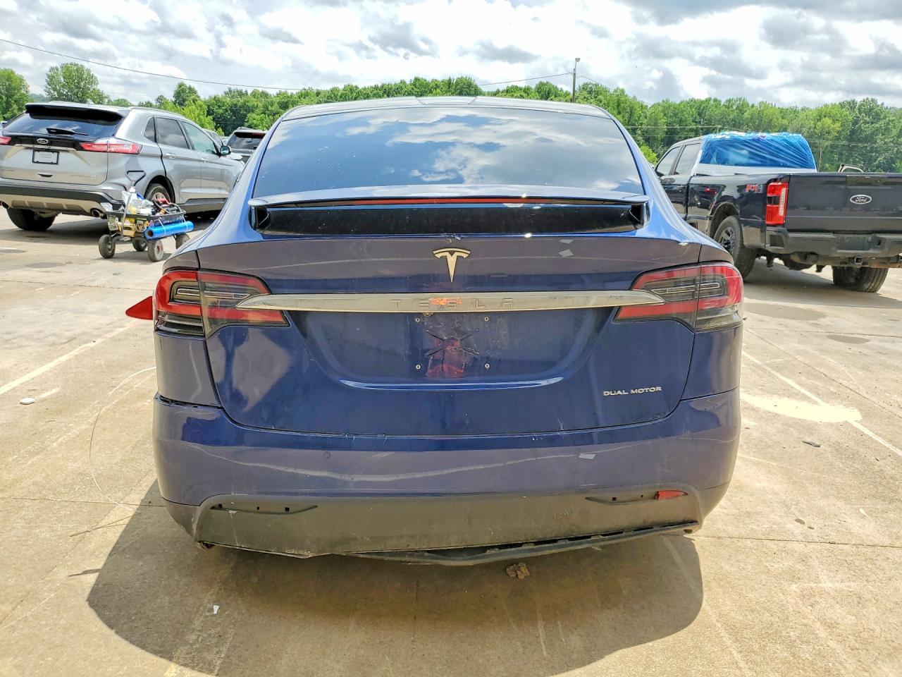 2020 Tesla Model X - Фото 6