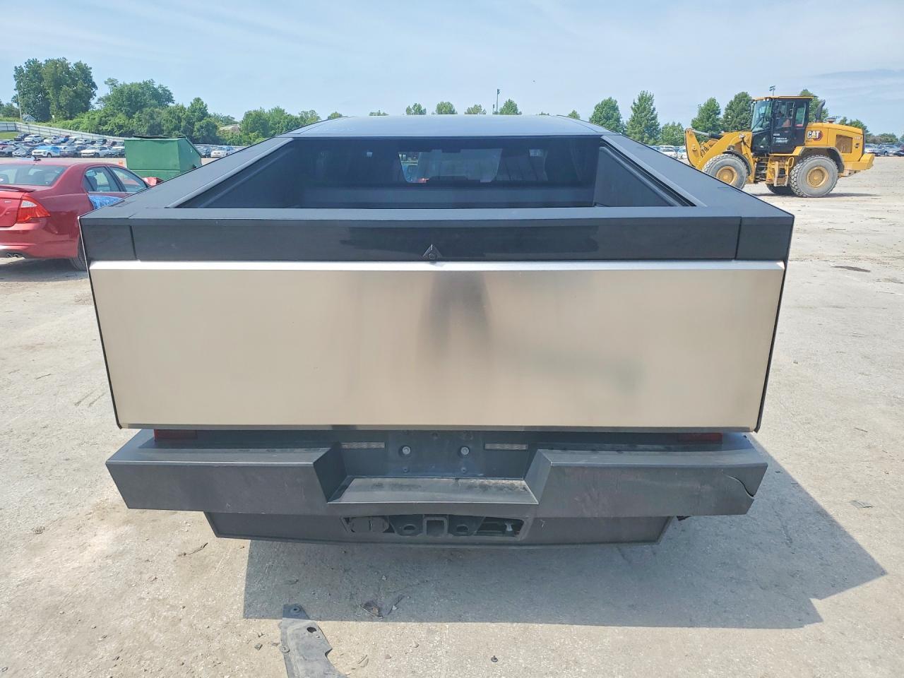 2025 Tesla Cybertruck - Image 6