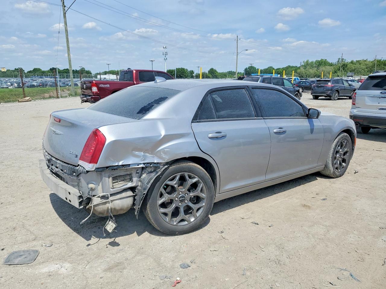 2016 Chrysler 300 S - Фото 3
