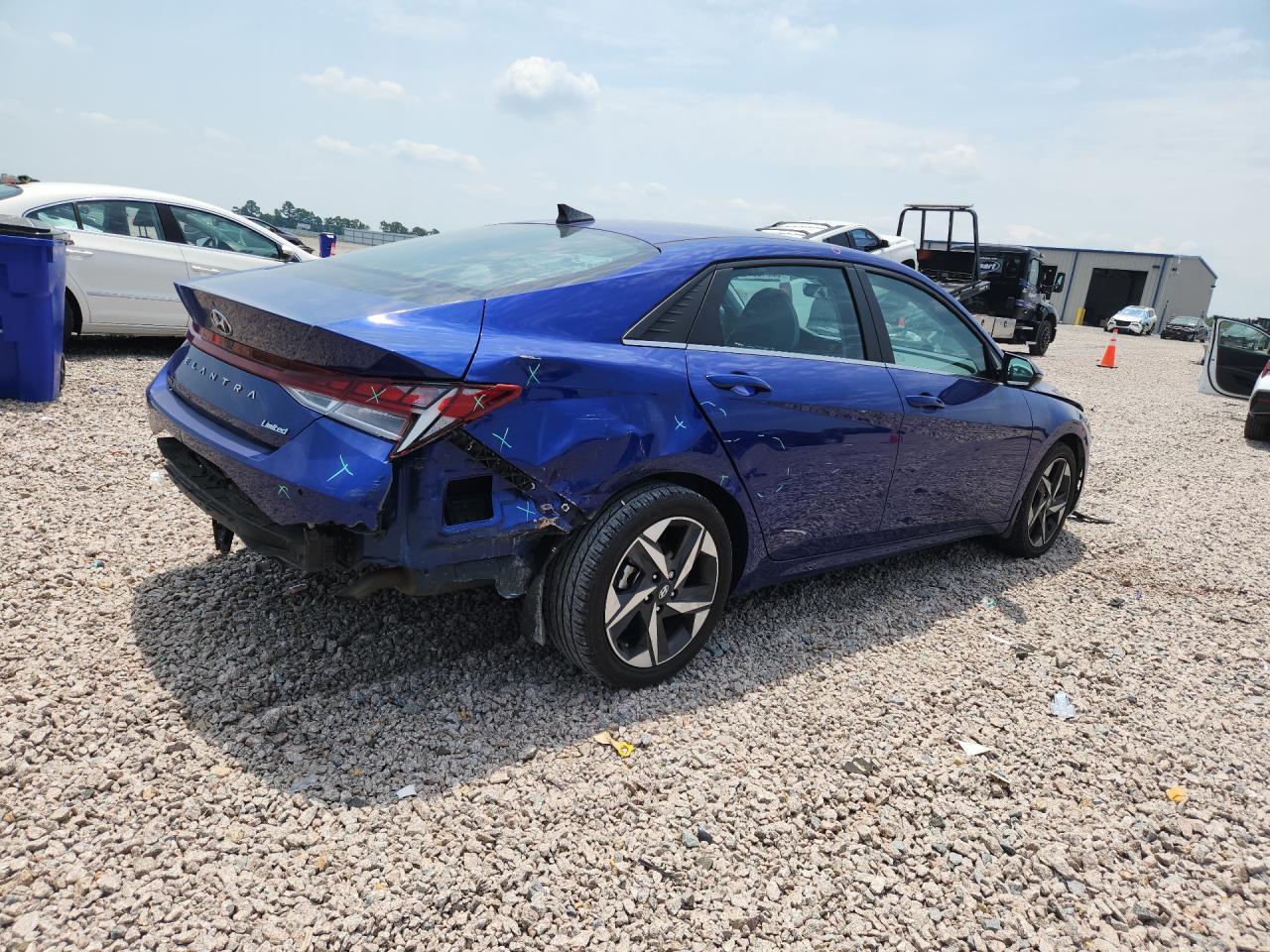 2023 Hyundai Elantra Limited - Фото 3