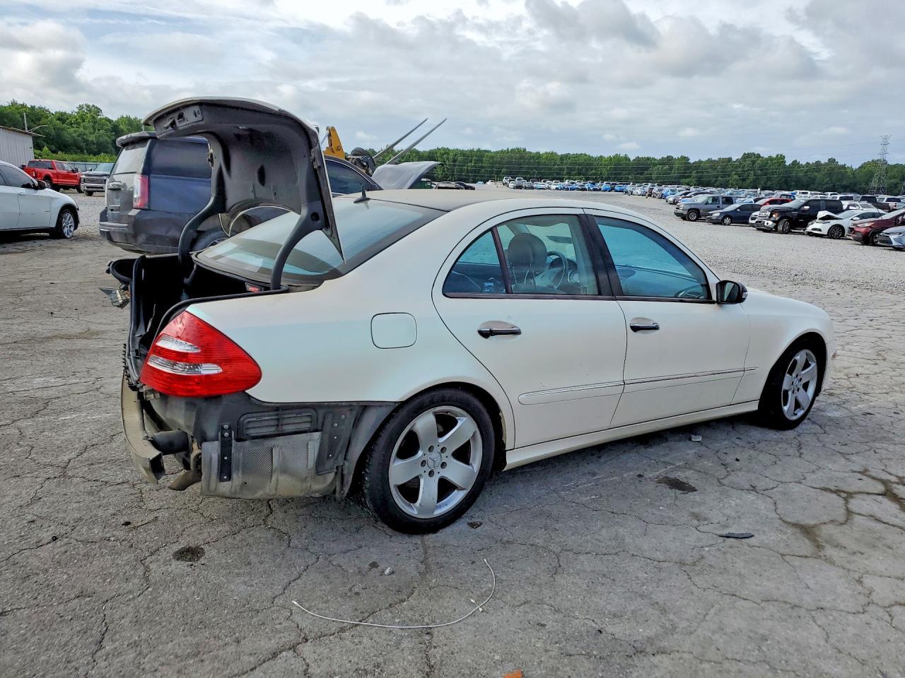 2004 Mercedes-Benz E 500 - Image 3