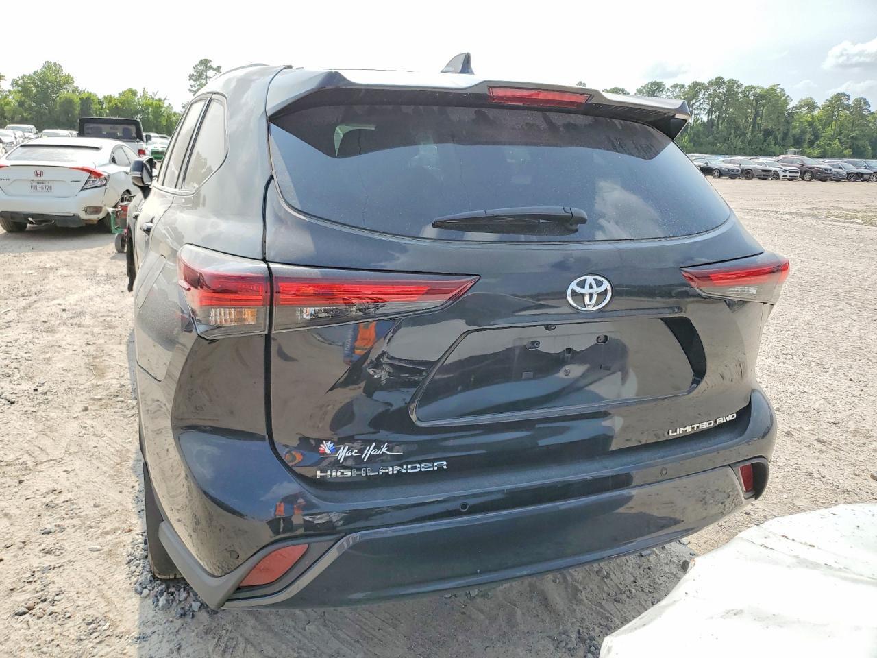 2026 Toyota Highlander Limited - Image 6