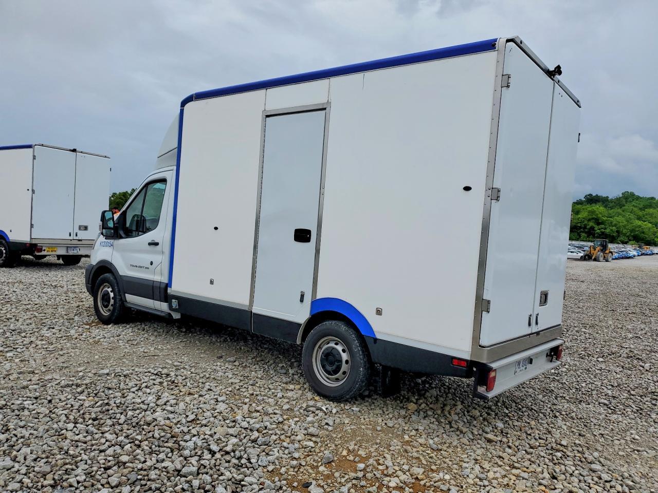 2020 Ford Transit Delivery Truck - Фото 2