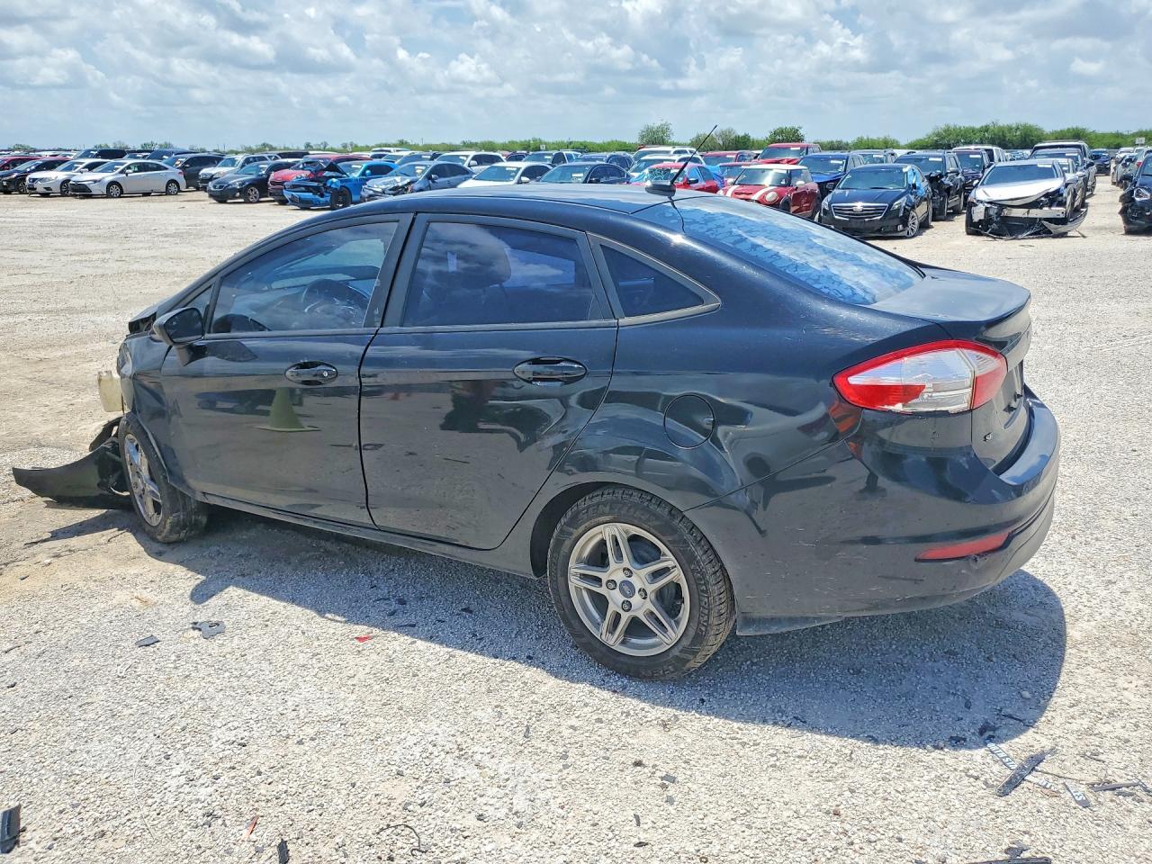 2018 Ford Fiesta Se - Фото 2