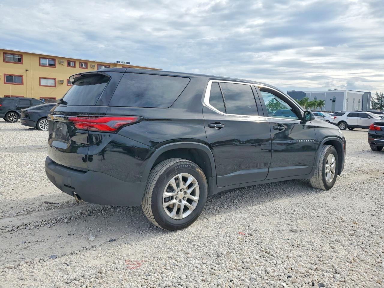 2023 Chevrolet Traverse Ls - Фото 3