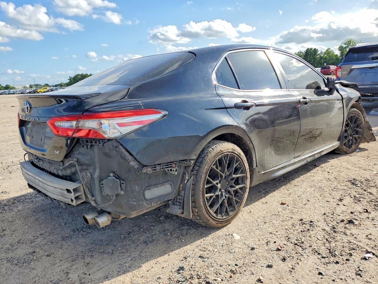 2018 Toyota Camry Se - Image 3