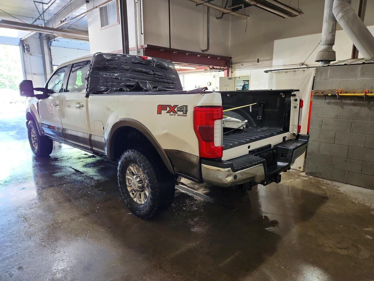 2017 Ford F350 Super Duty - Фото 2