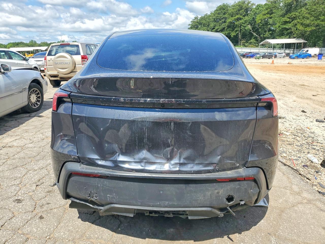 2026 Tesla Model Y - Фото 6