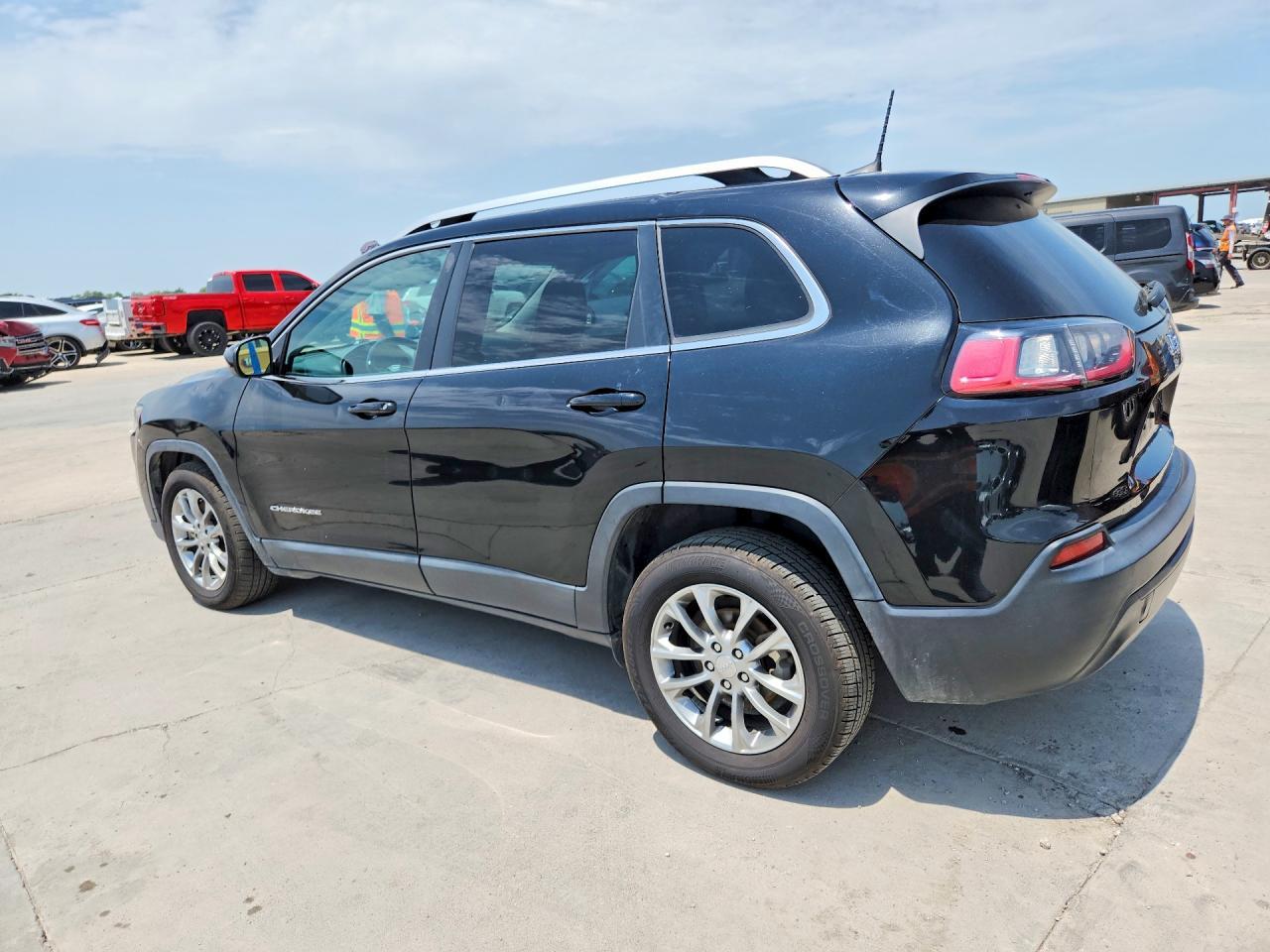 2019 Jeep Cherokee Latitude Plus - Image 2