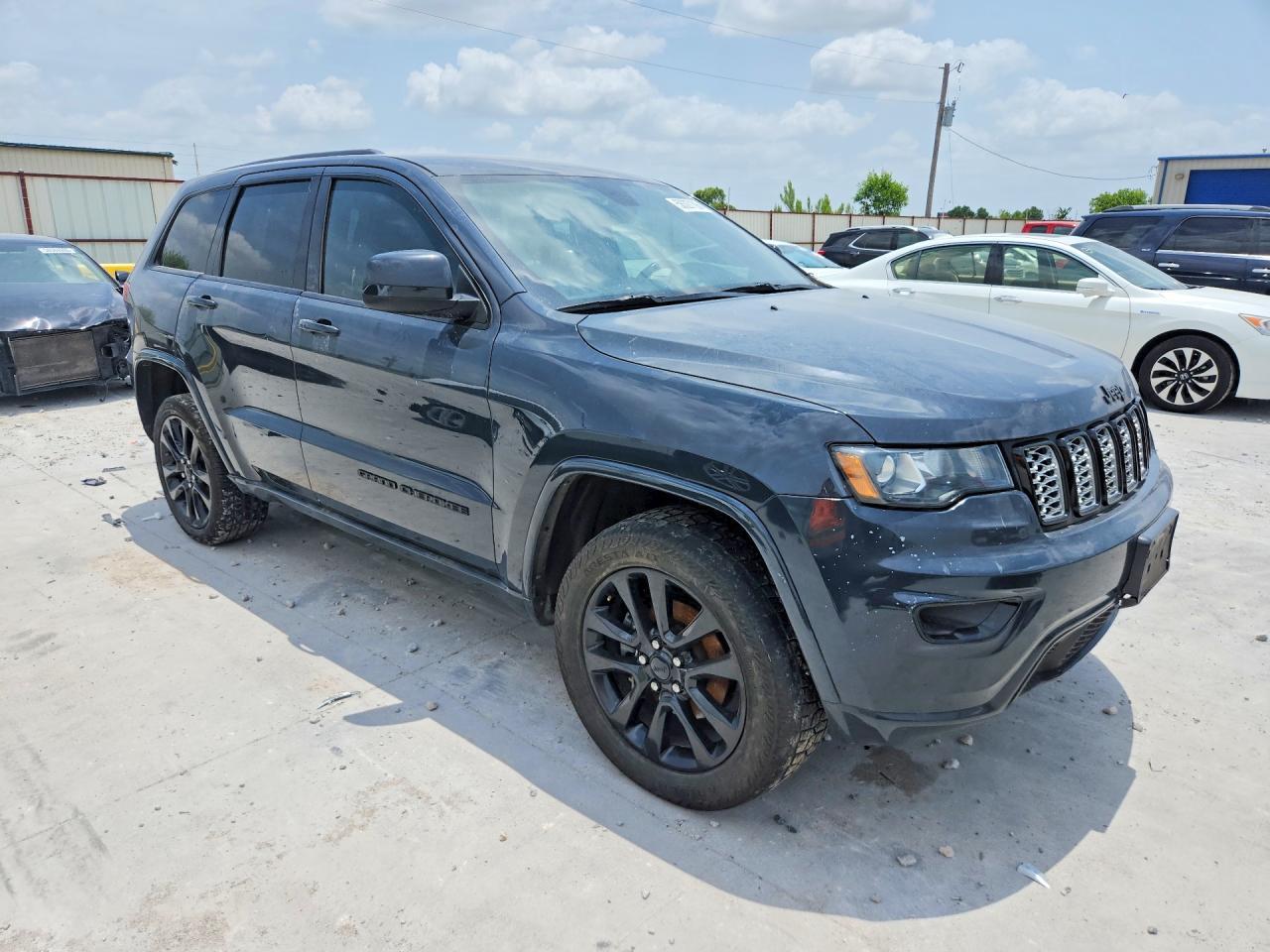 2018 Jeep Grand Cherokee Laredo - Image 4