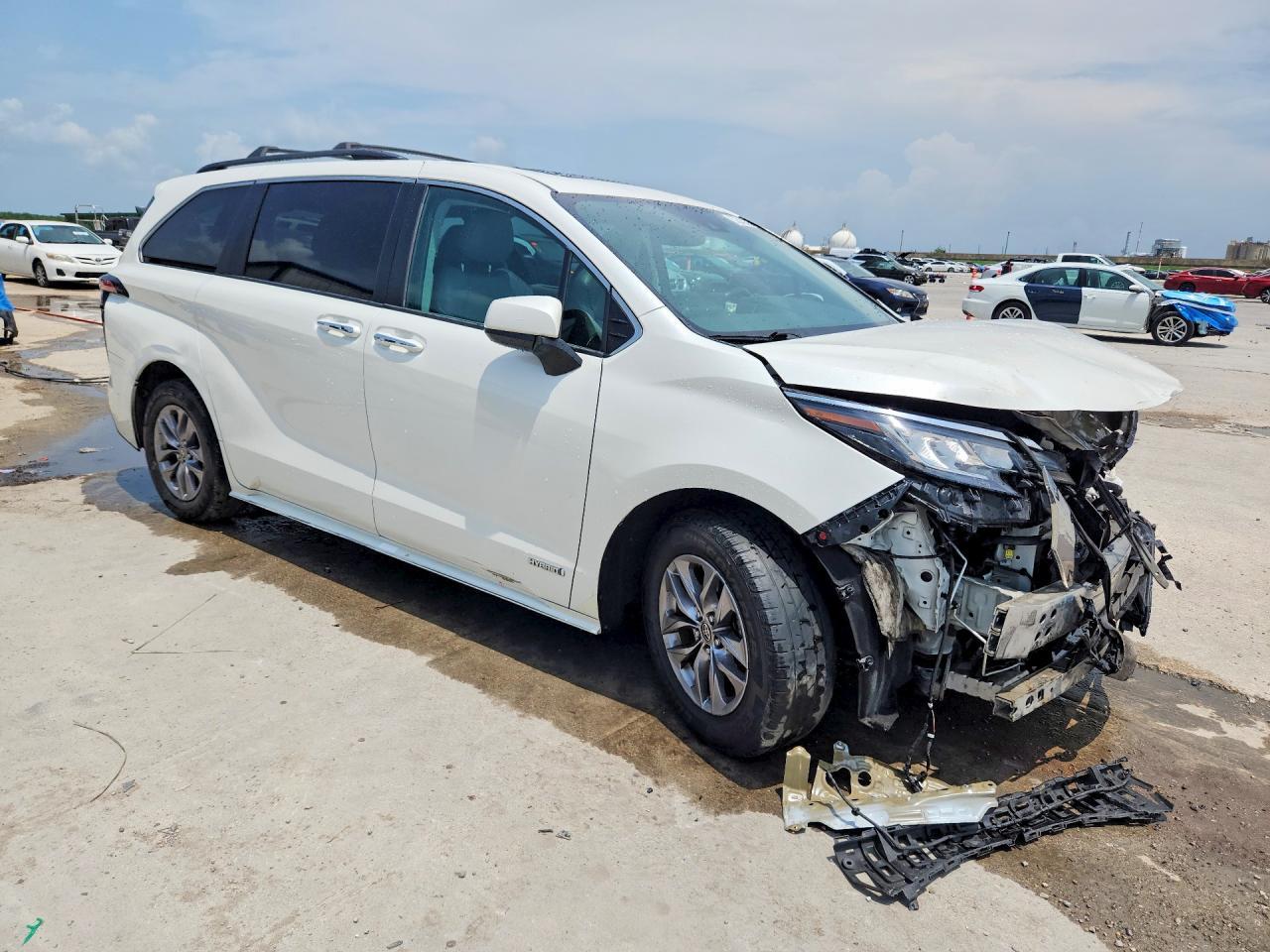 2021 Toyota Sienna Xle - Фото 4