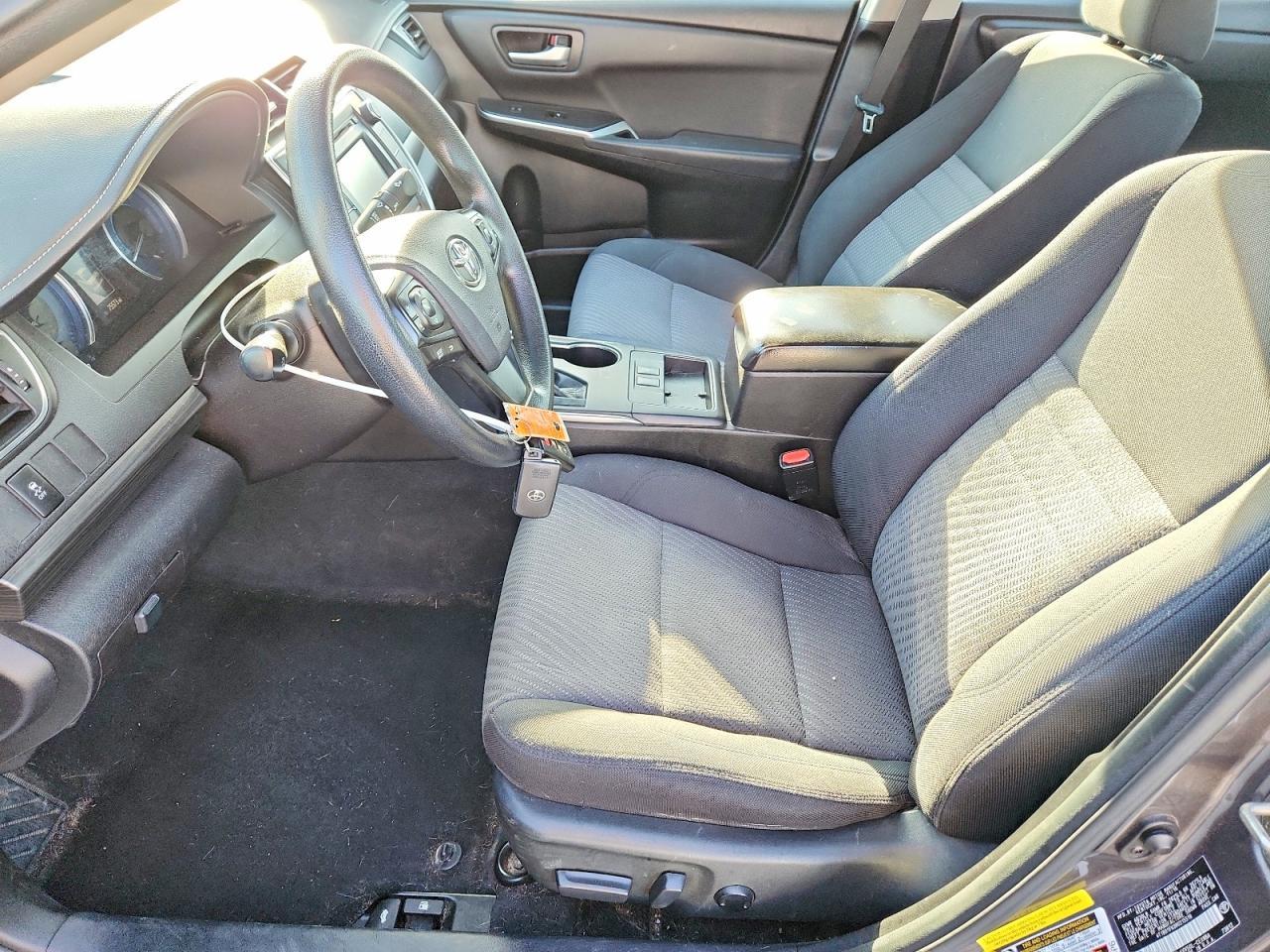 2017 Toyota Camry Hybrid Le - Image 7