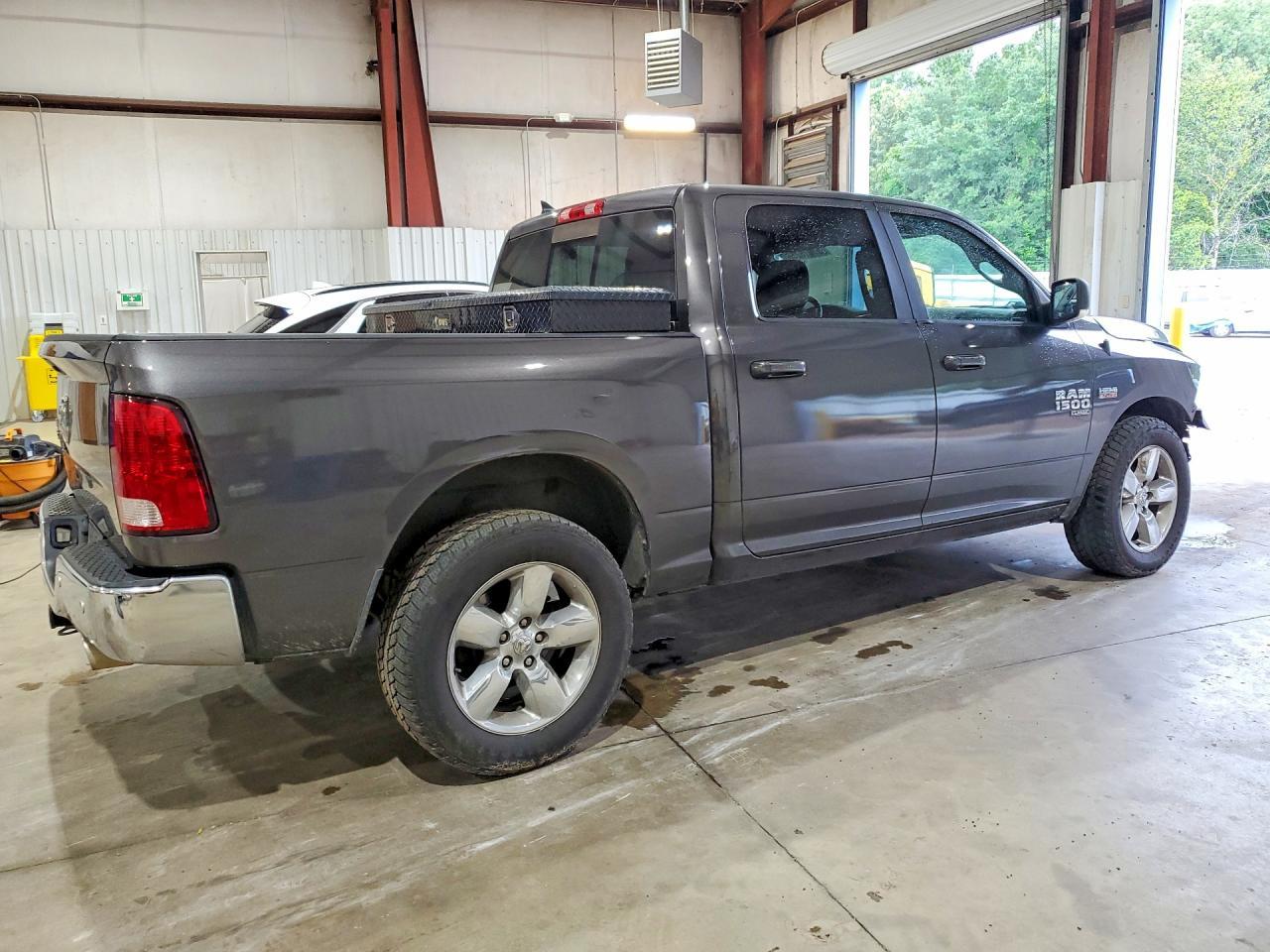2019 Ram 1500 Classic Slt - Image 3