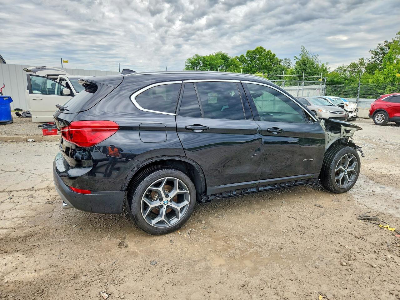 2018 BMW X1 xDrive28I - Фото 3