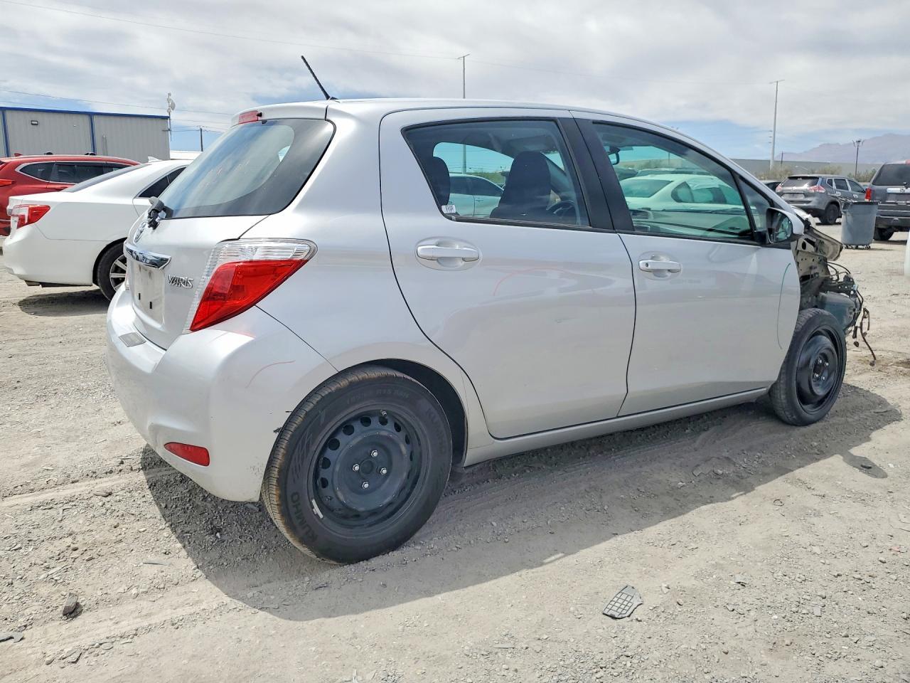 2014 Toyota Yaris 5-Door L Fleet - Фото 3