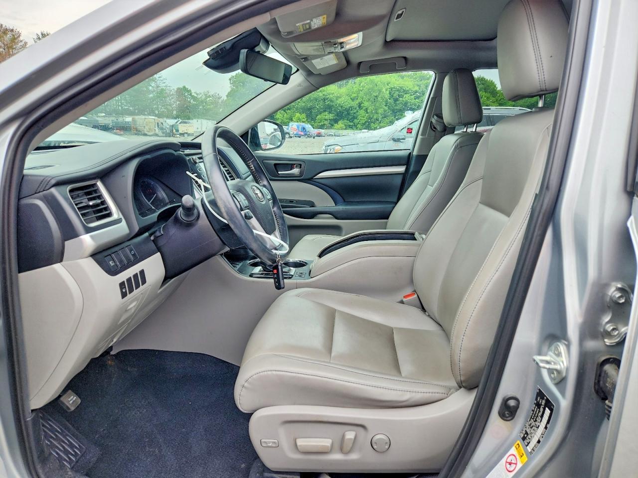 2019 Toyota Highlander Hybrid Xle - Image 7