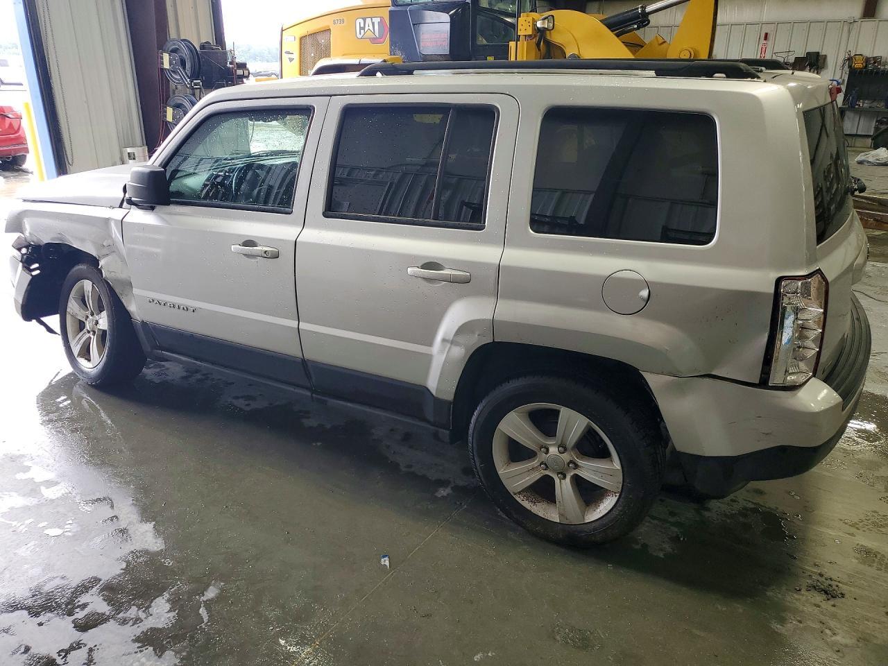 2013 Jeep Patriot Latitude - Фото 2