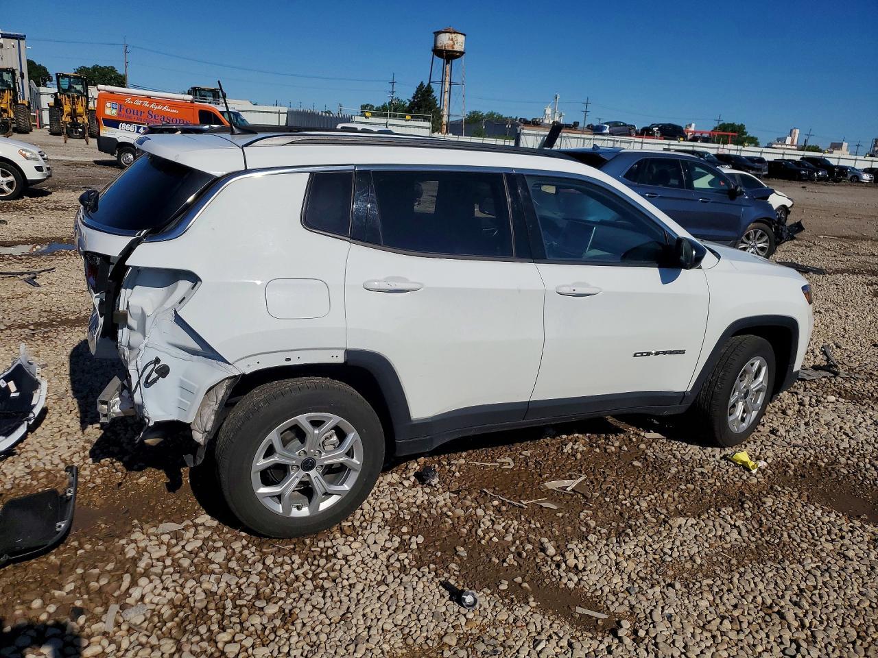 2025 Jeep Compass Latitude - Фото 3