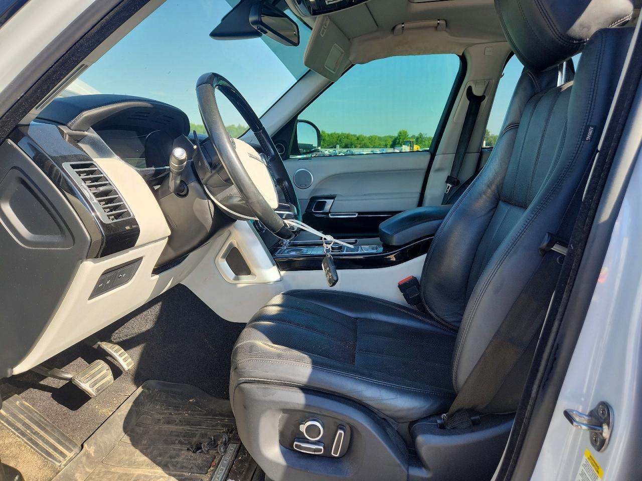 2016 Land Rover Range Rover Supercharged - Image 7