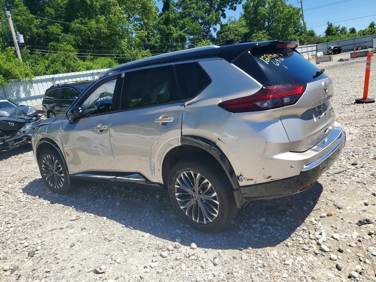 2026 Nissan Rogue Platinum - Image 2