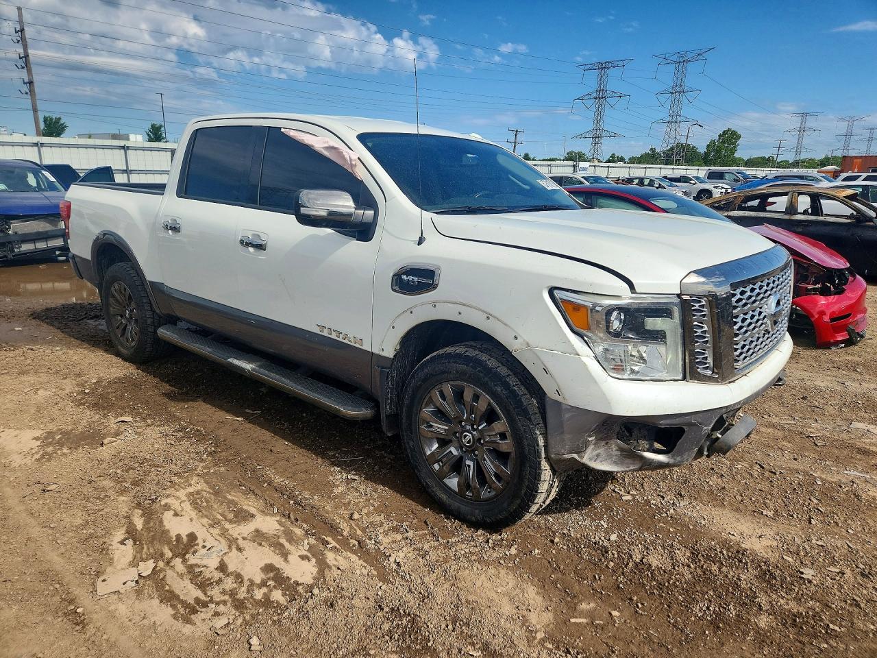 2017 Nissan Titan Platinum Reserve - Image 4