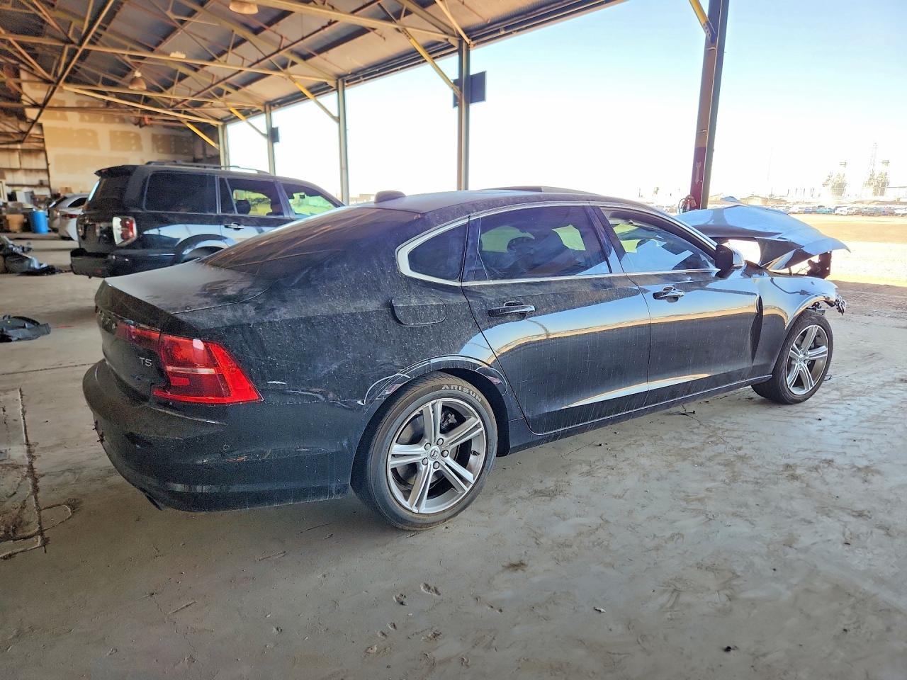 2018 Volvo S90 T5 Momentum - Image 3