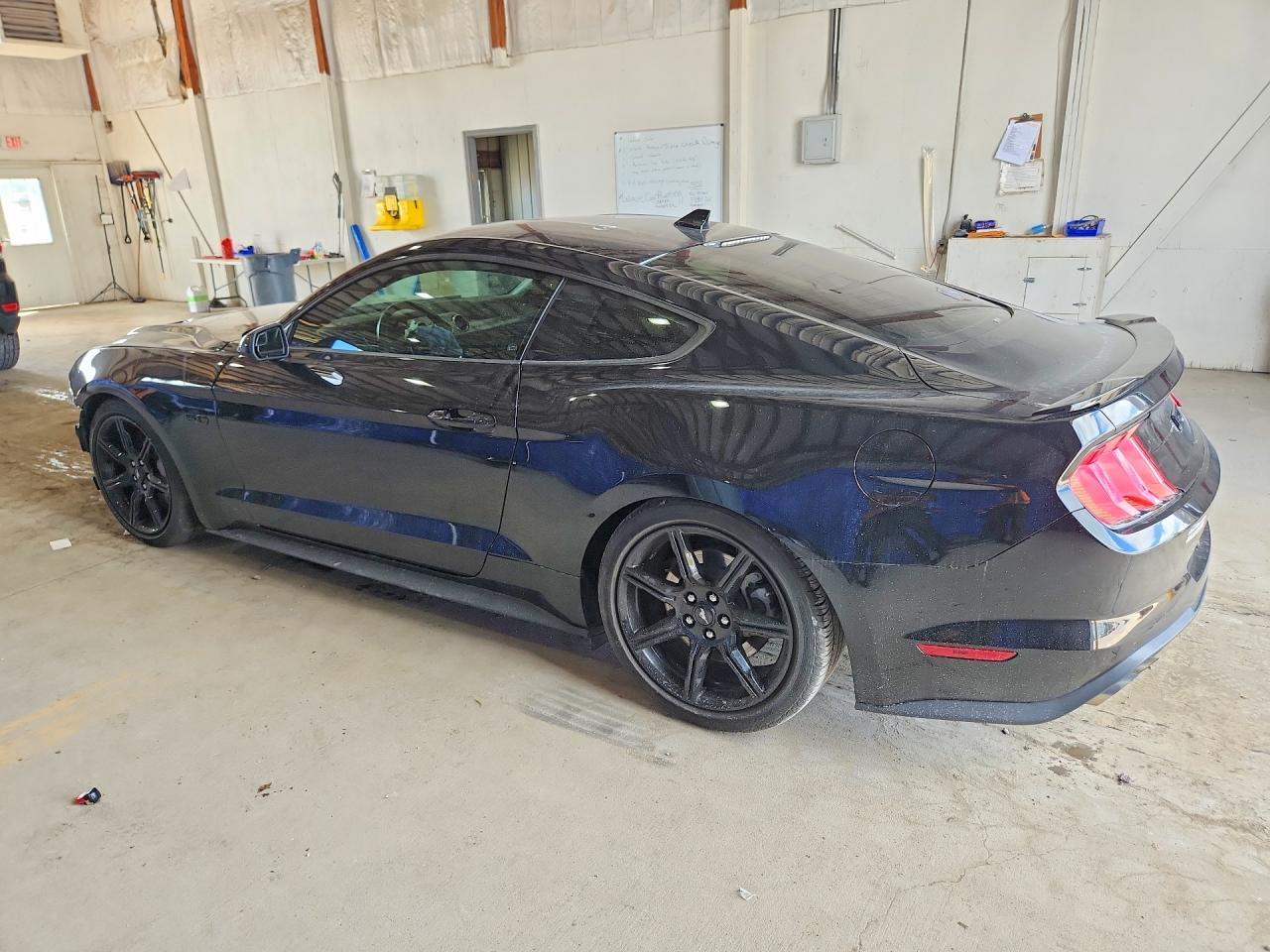 2020 Ford Mustang Gt - Фото 2