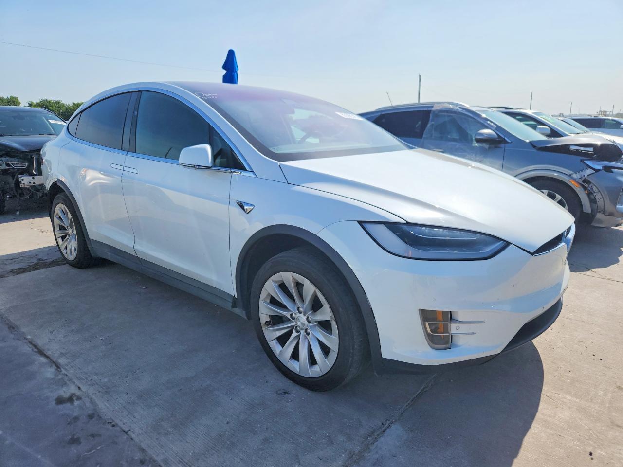 2020 Tesla Model X - Фото 4