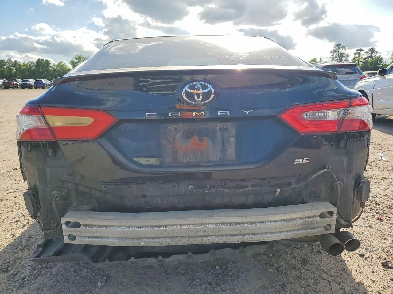 2018 Toyota Camry Se - Image 6