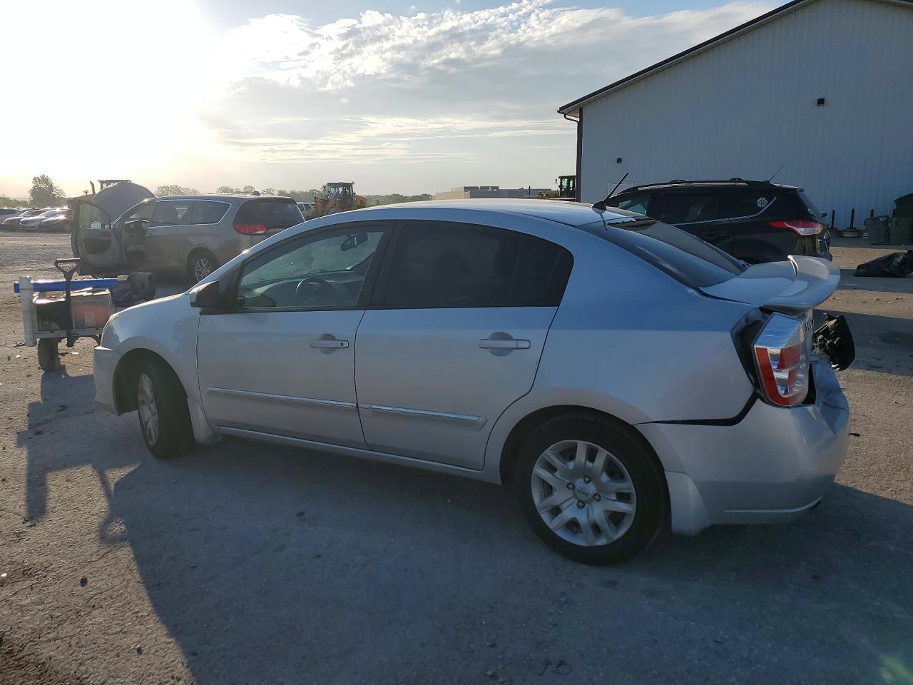 2010 Nissan Sentra 2.0 - Фото 2