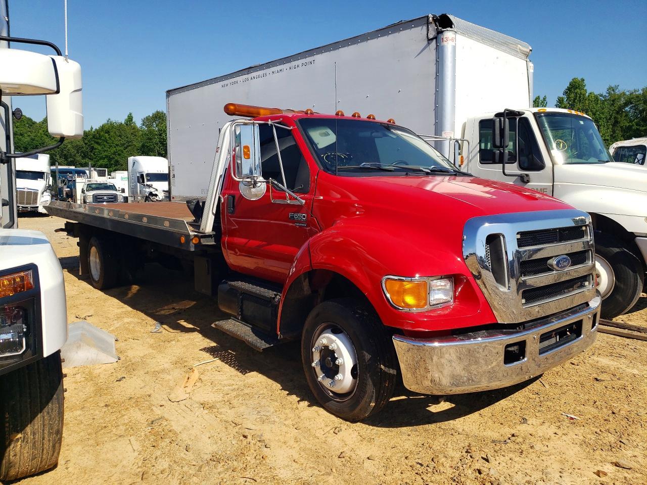 2005 Ford F650 Super Duty - Image 4