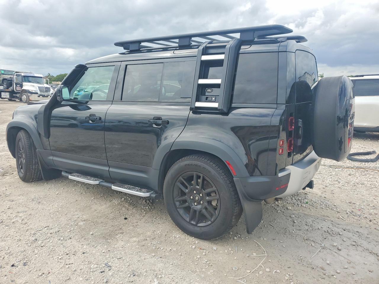 2020 Land Rover Defender 110 S - Фото 2