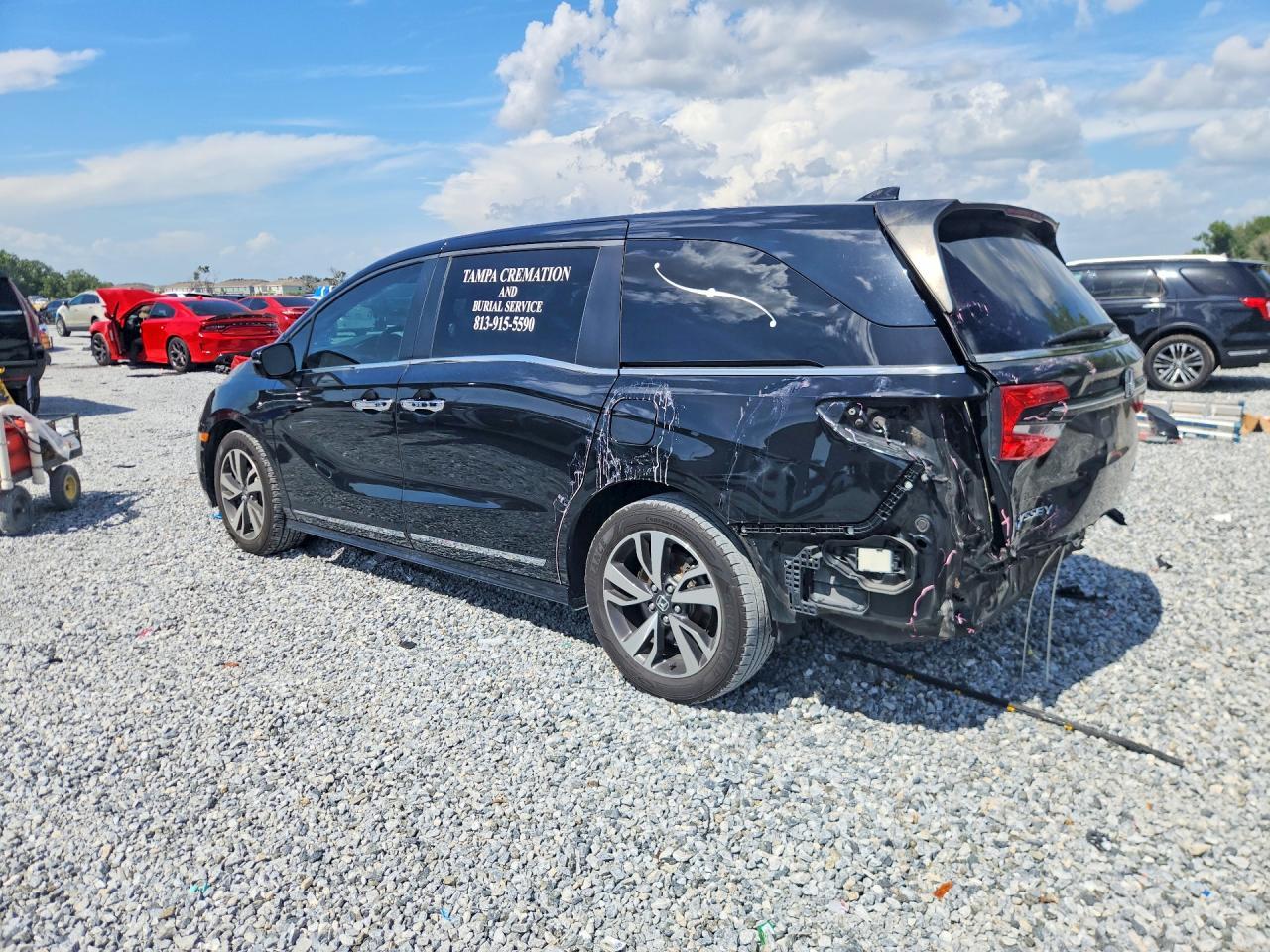2021 Honda Odyssey Touring - Фото 2