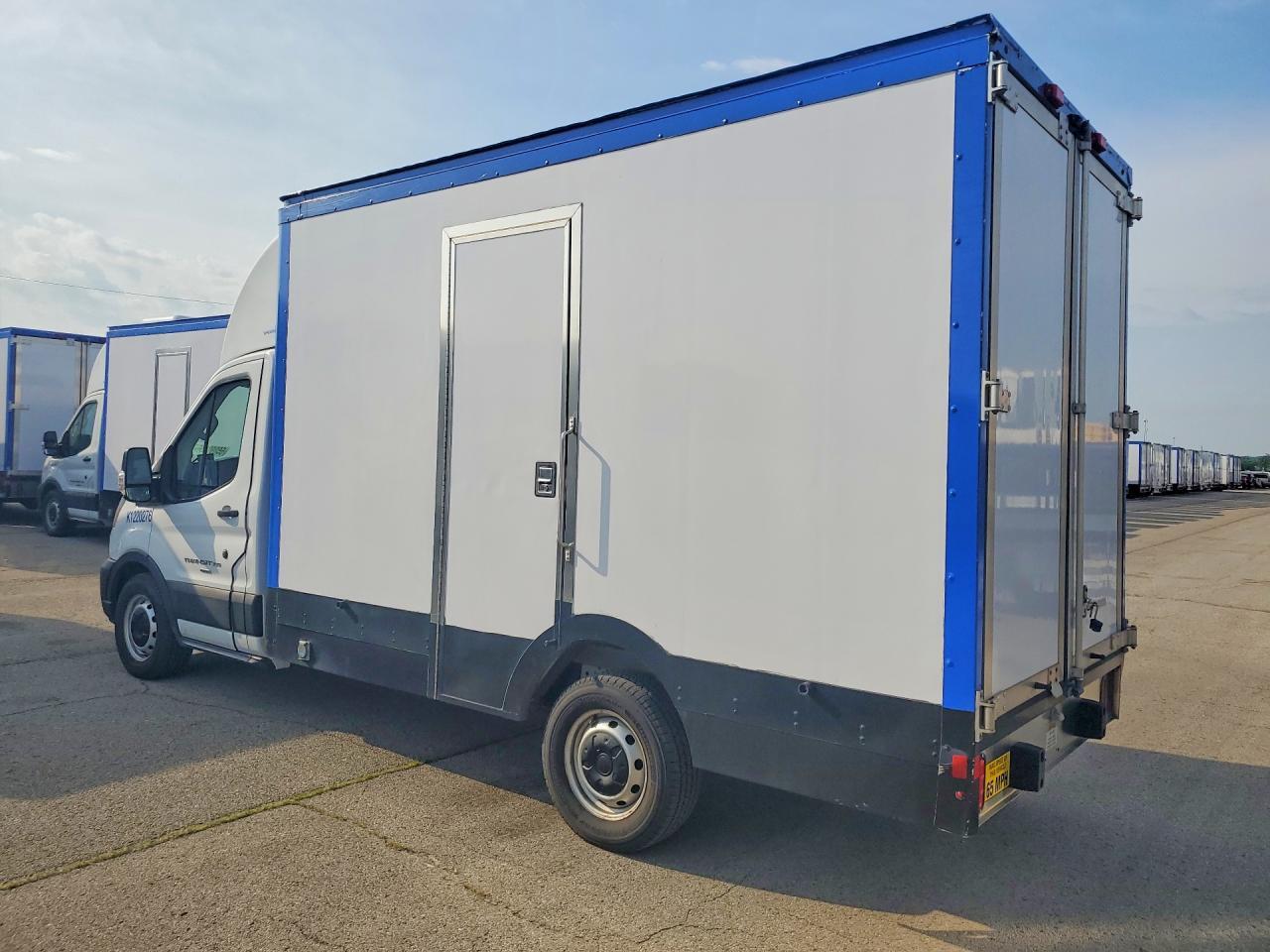 2023 Ford Transit Delivery Truck - Фото 2