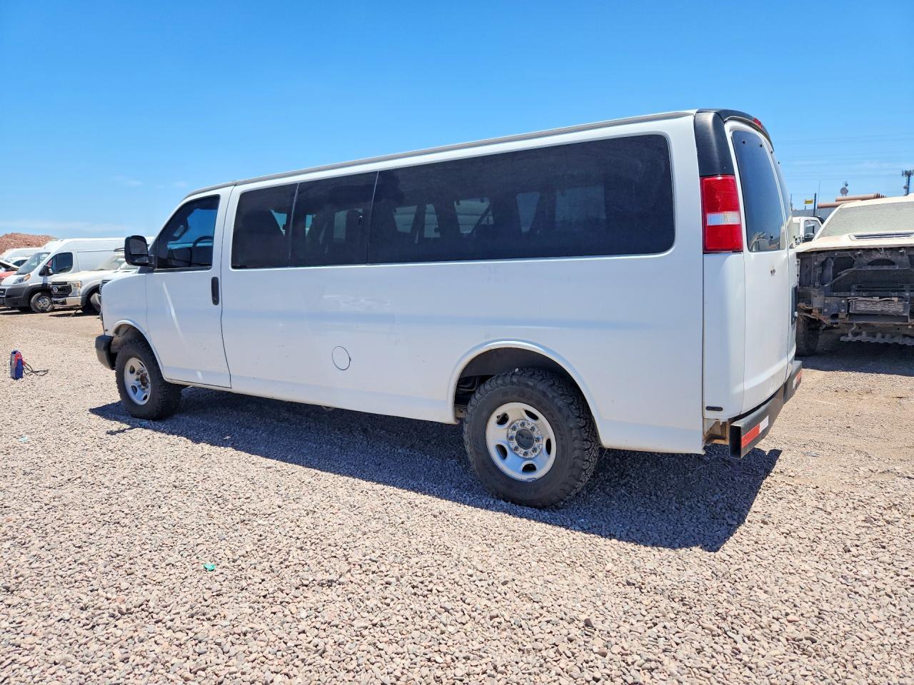 2020 Chevrolet Express G3500 Ls Passenger Van - Фото 2