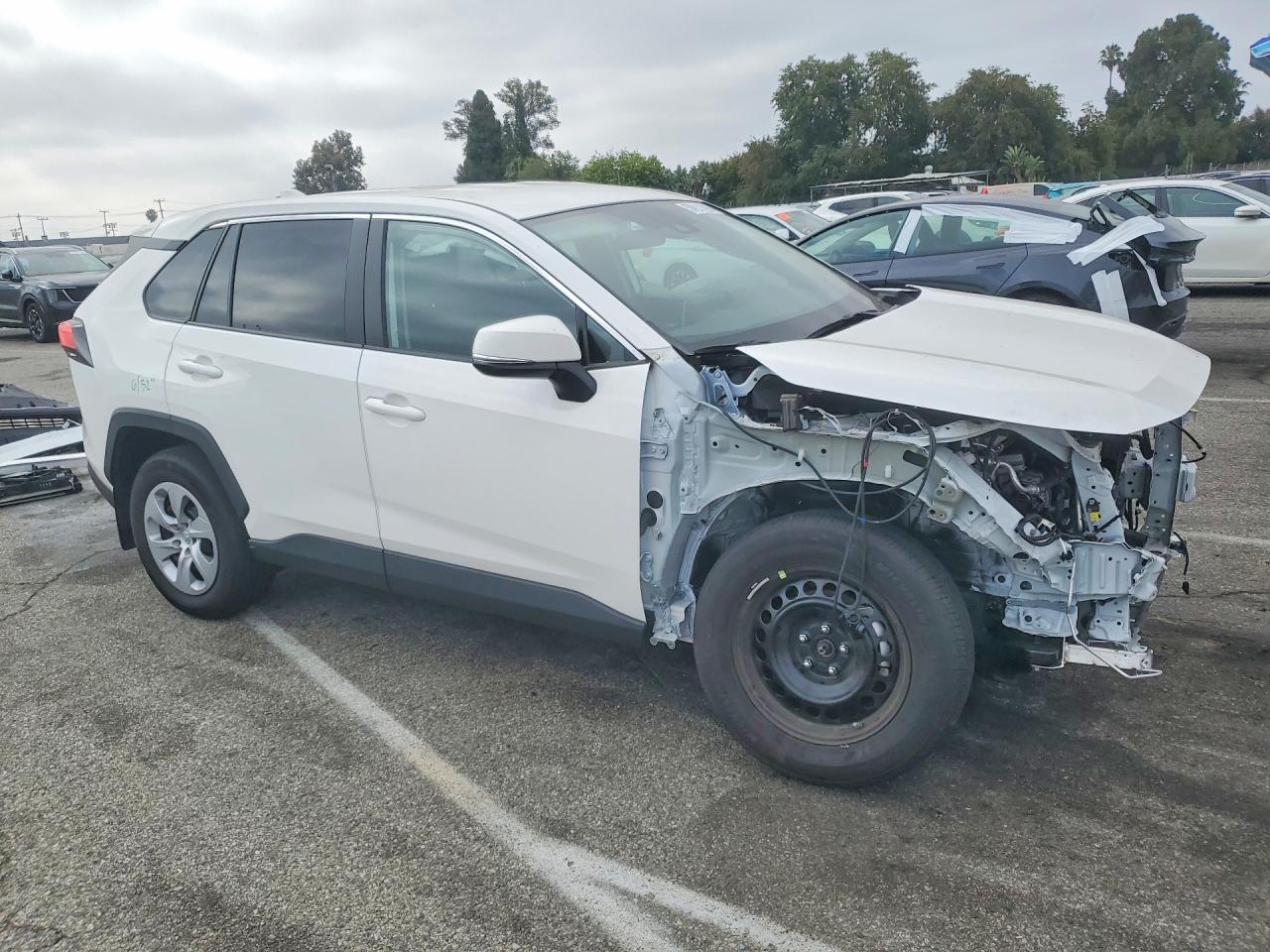 2025 Toyota Rav4 Le - Фото 4