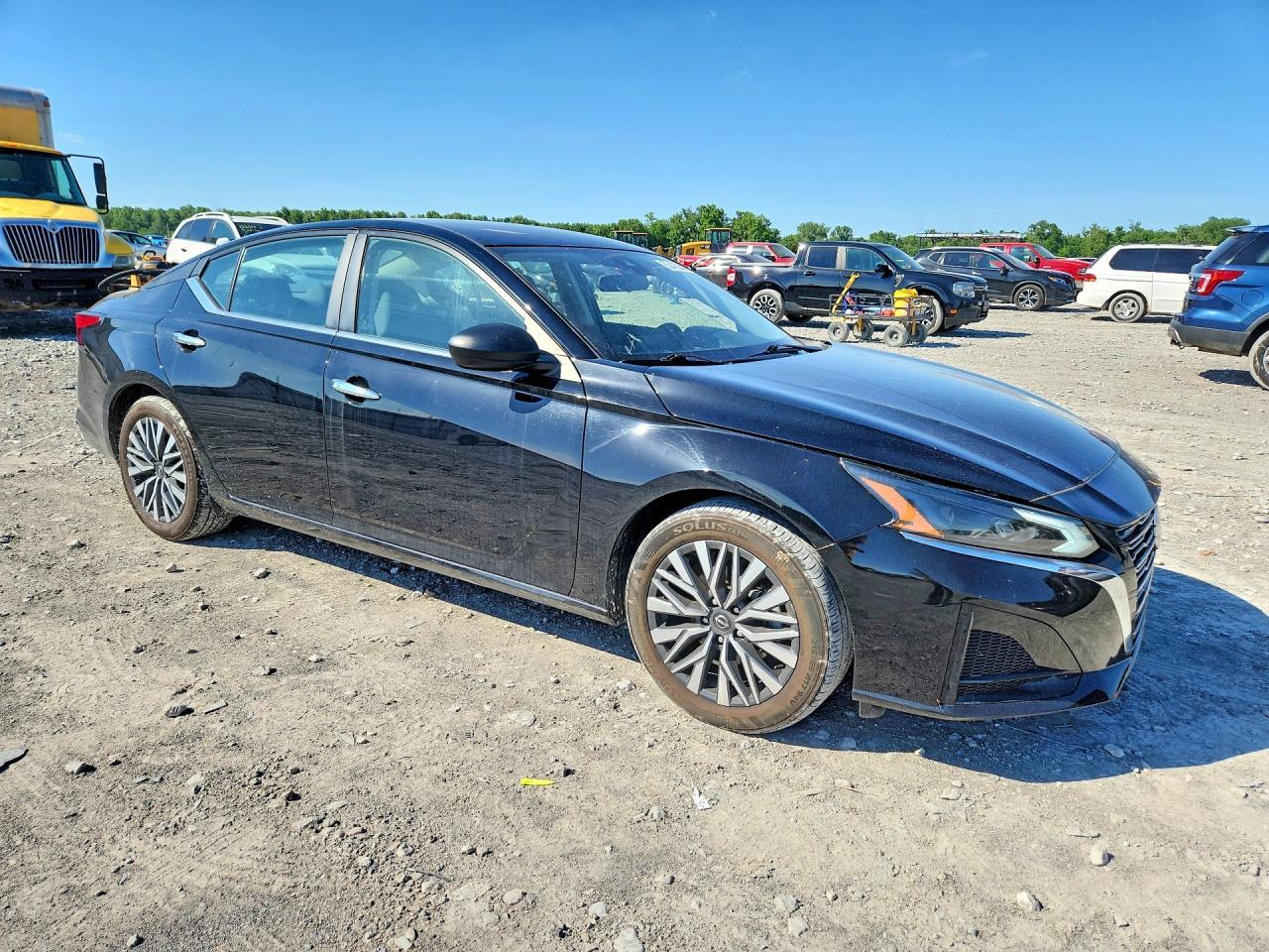 2024 Nissan Altima Sv - Image 4