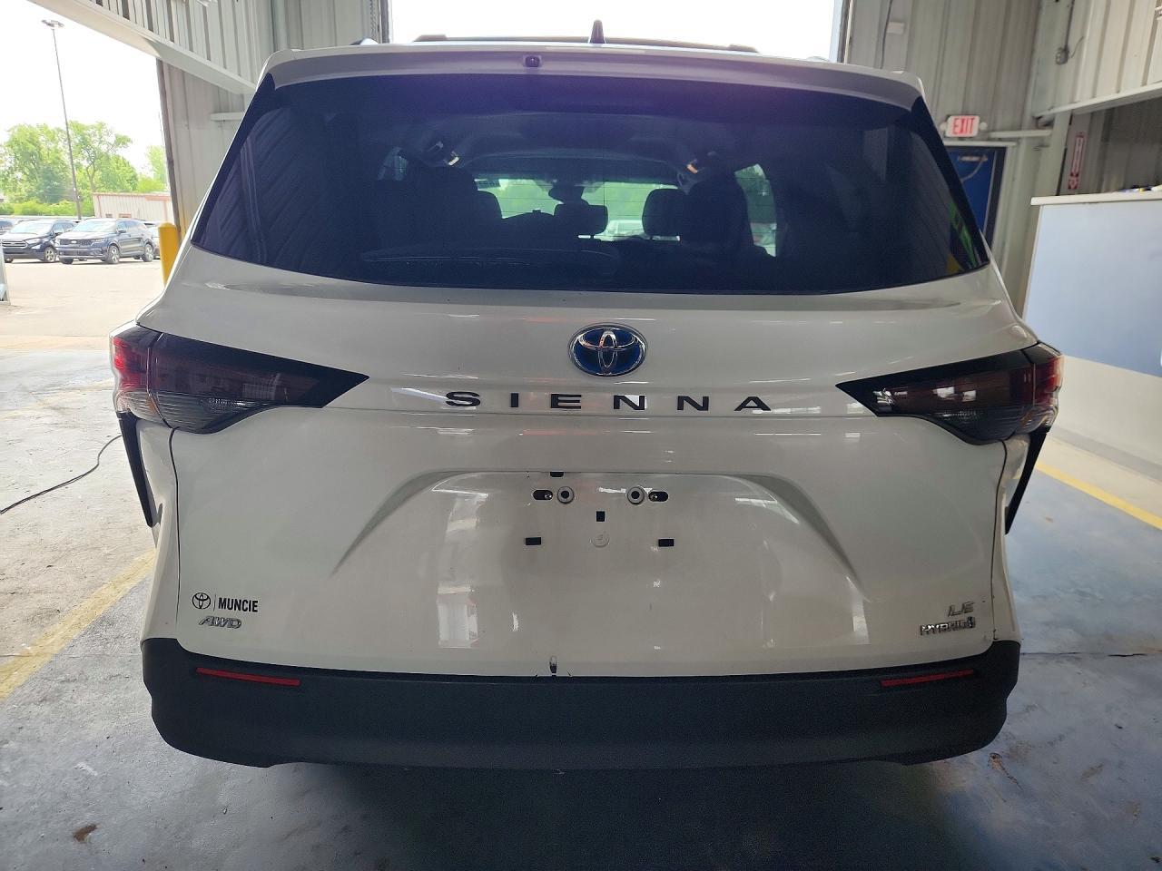 2024 Toyota Sienna Le - Фото 6