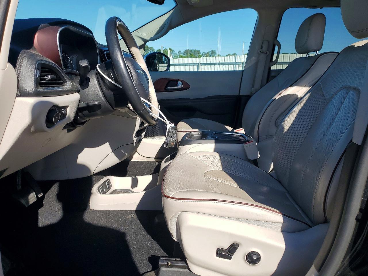 2019 Chrysler Pacifica Limited - Image 7