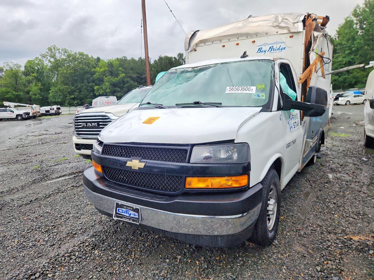 2022 Chevrolet Express Box Truck