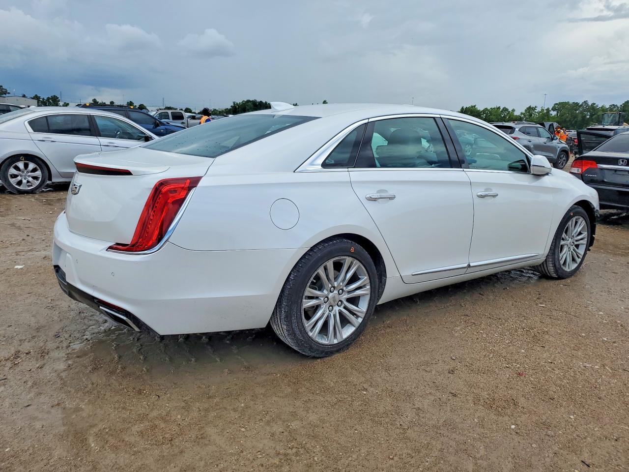 2018 Cadillac Xts Luxury - Image 3