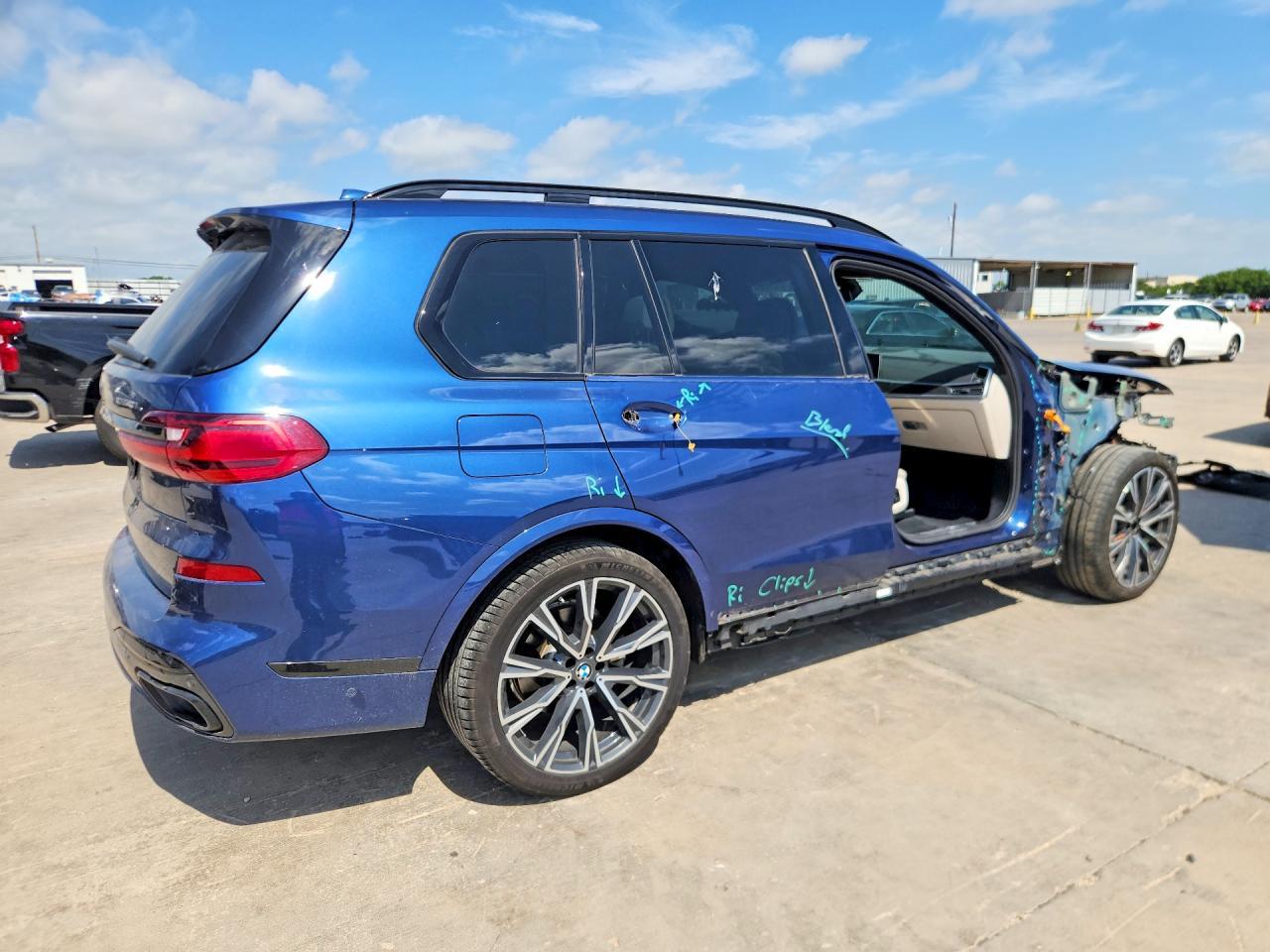 2020 BMW X7 xDrive40I - Фото 3