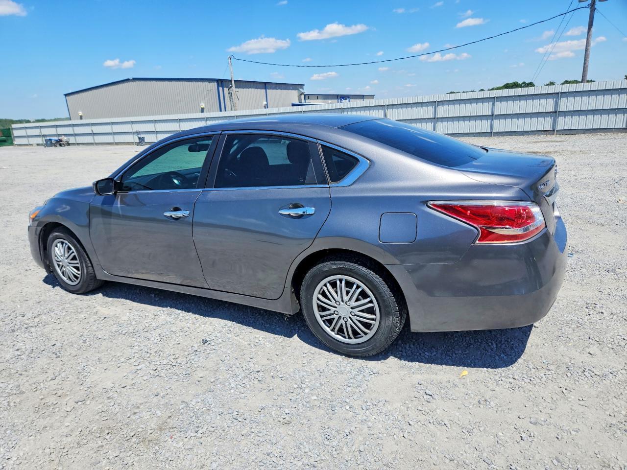 2014 Nissan Altima 2.5 S - Фото 2
