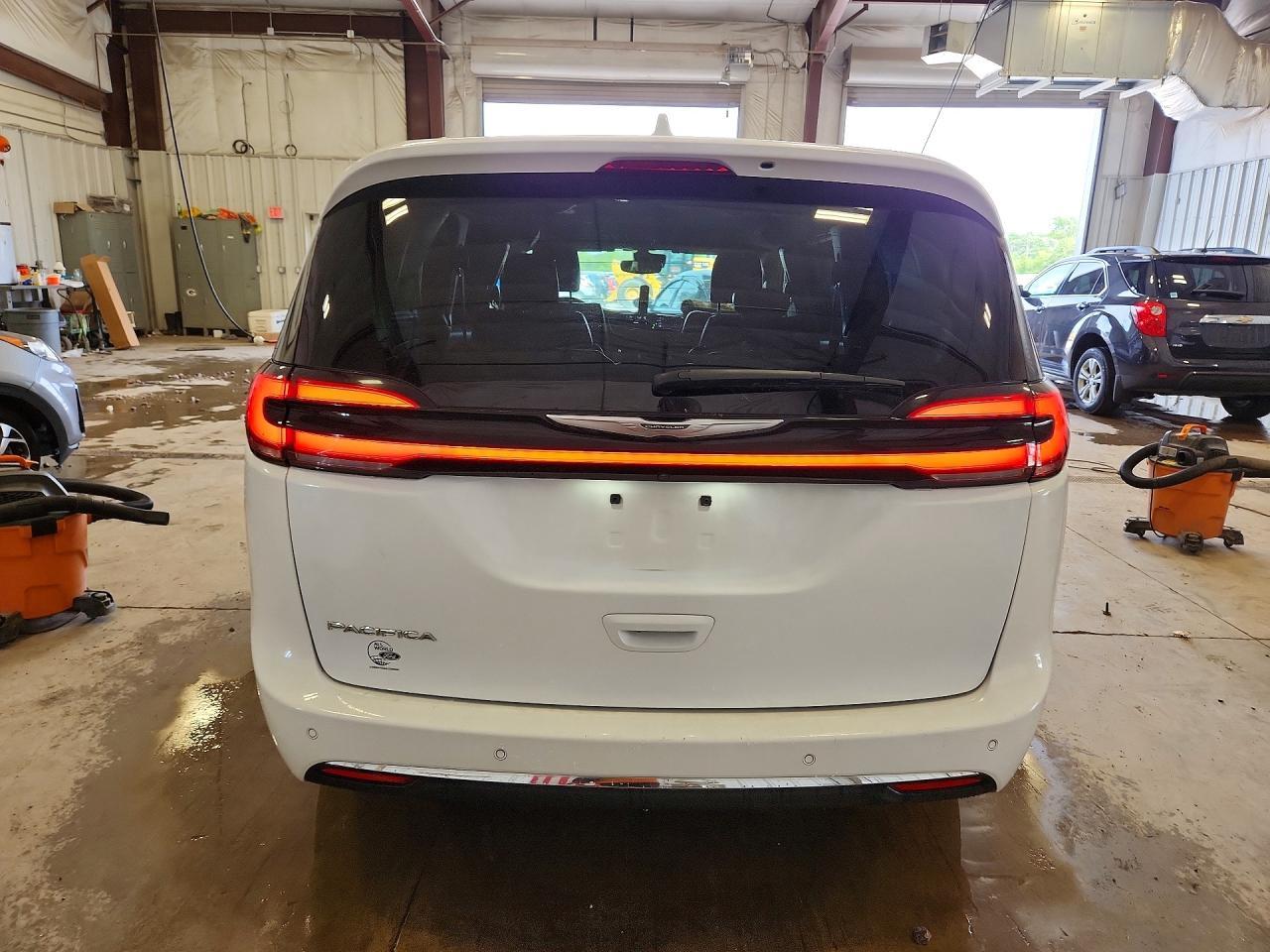 2021 Chrysler Pacifica Touring L - Image 6